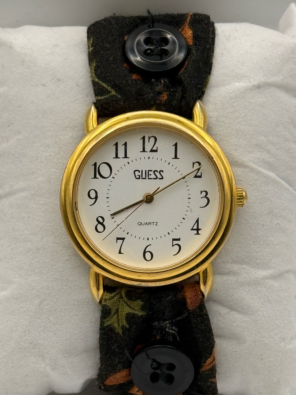 GUESS Vintage 1990s Round
Gold-Tone Quartz Watch